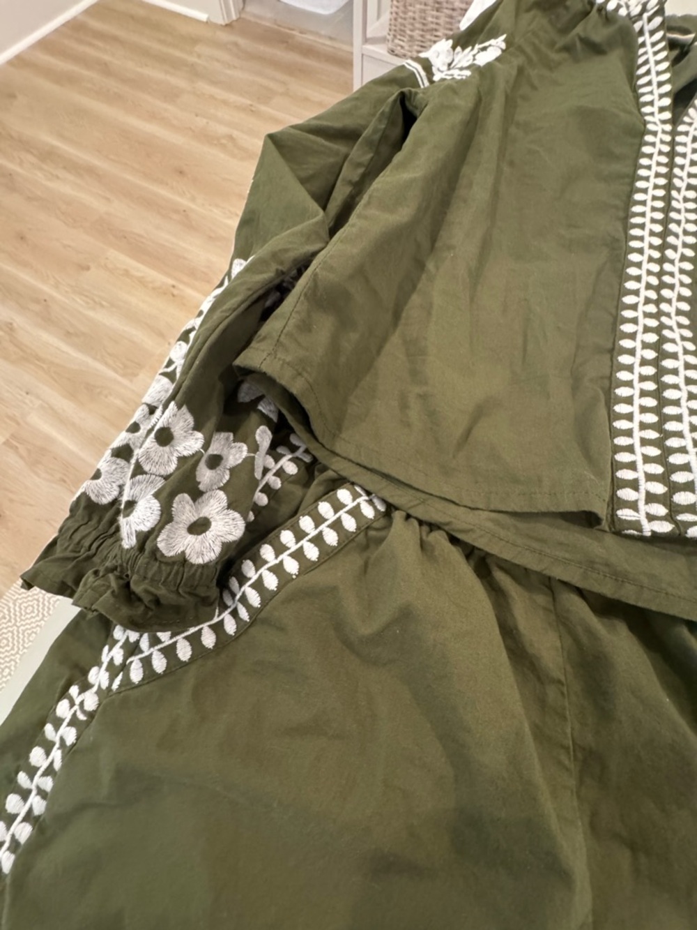 Julia Amory Coatue Top and Matching Shorts Set Size Small Green - Picture 4 of 6